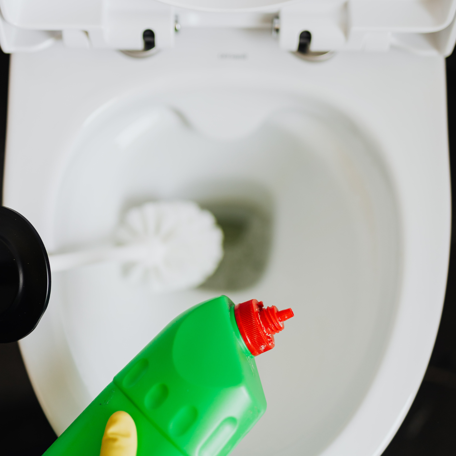 How to Clean Limescale from Toilet: Easy Home Remedies