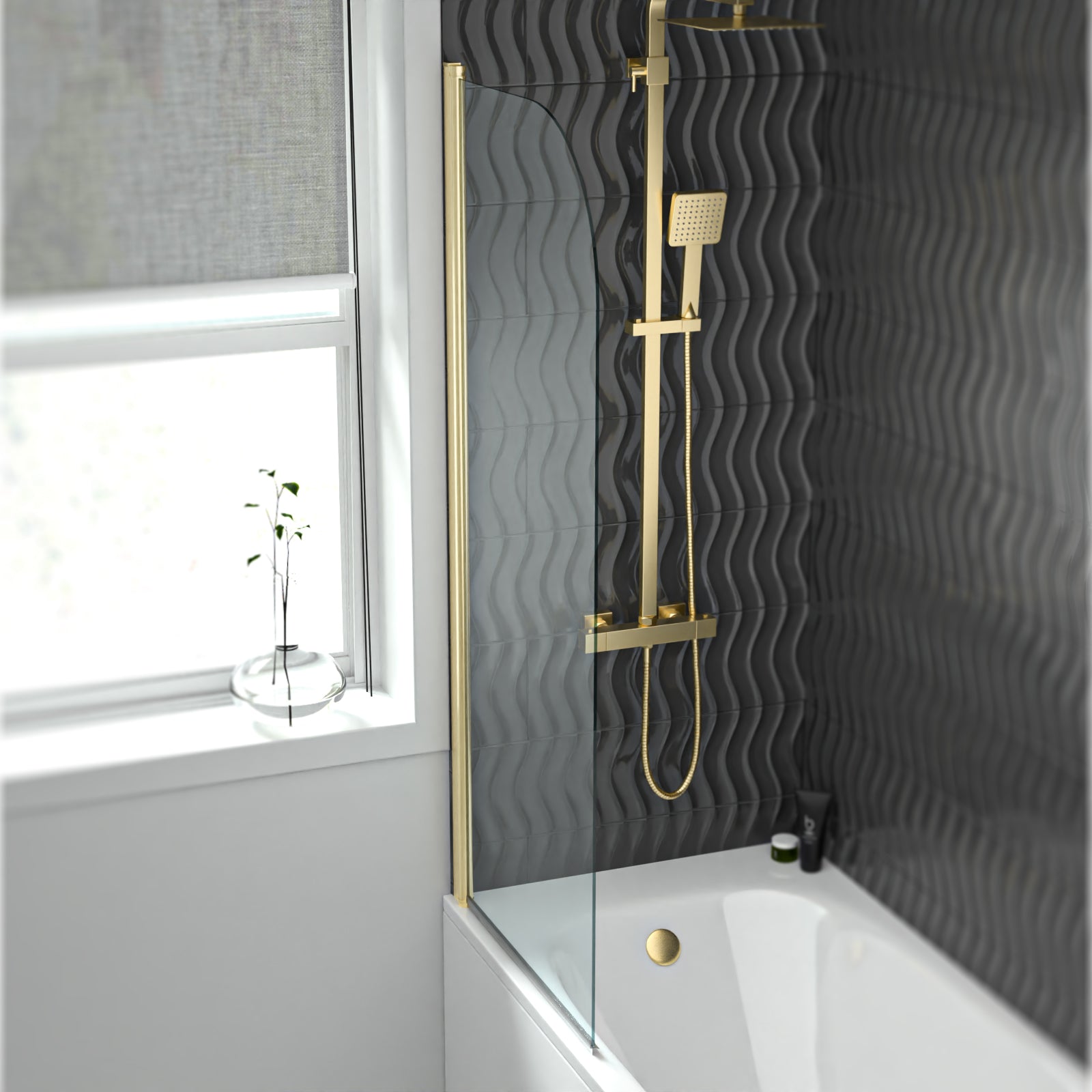 Hinged 600 x 1400mm Bathtub Screen, 5mm Tempered Glass - Brushed Brass