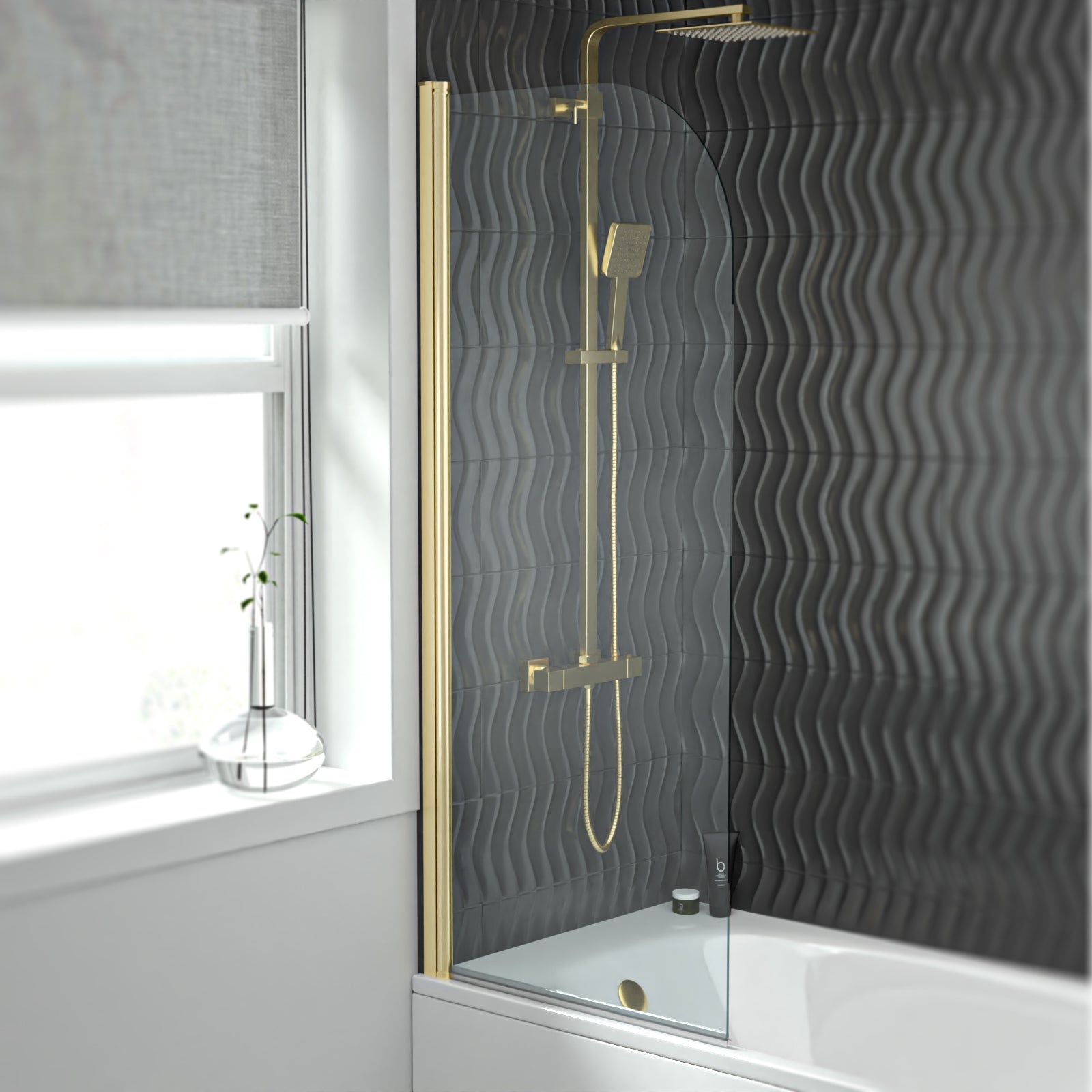 Hinged 600 x 1400mm Bathtub Screen, 5mm Tempered Glass - Brushed Brass
