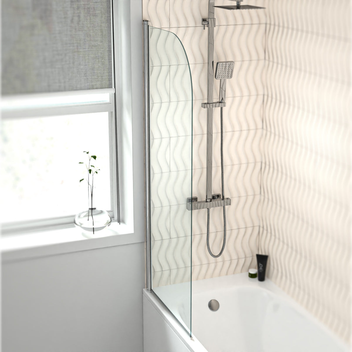Hinged 600 x 1400mm Bathtub Screen, 5mm Tempered Glass - Aluminium