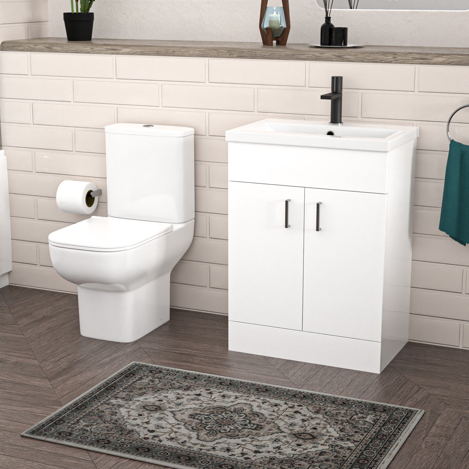 P-Shaped Right Hand Bath Set, Panel, Bath Screen, CC Toilet, 600mm Freestanding Vanity