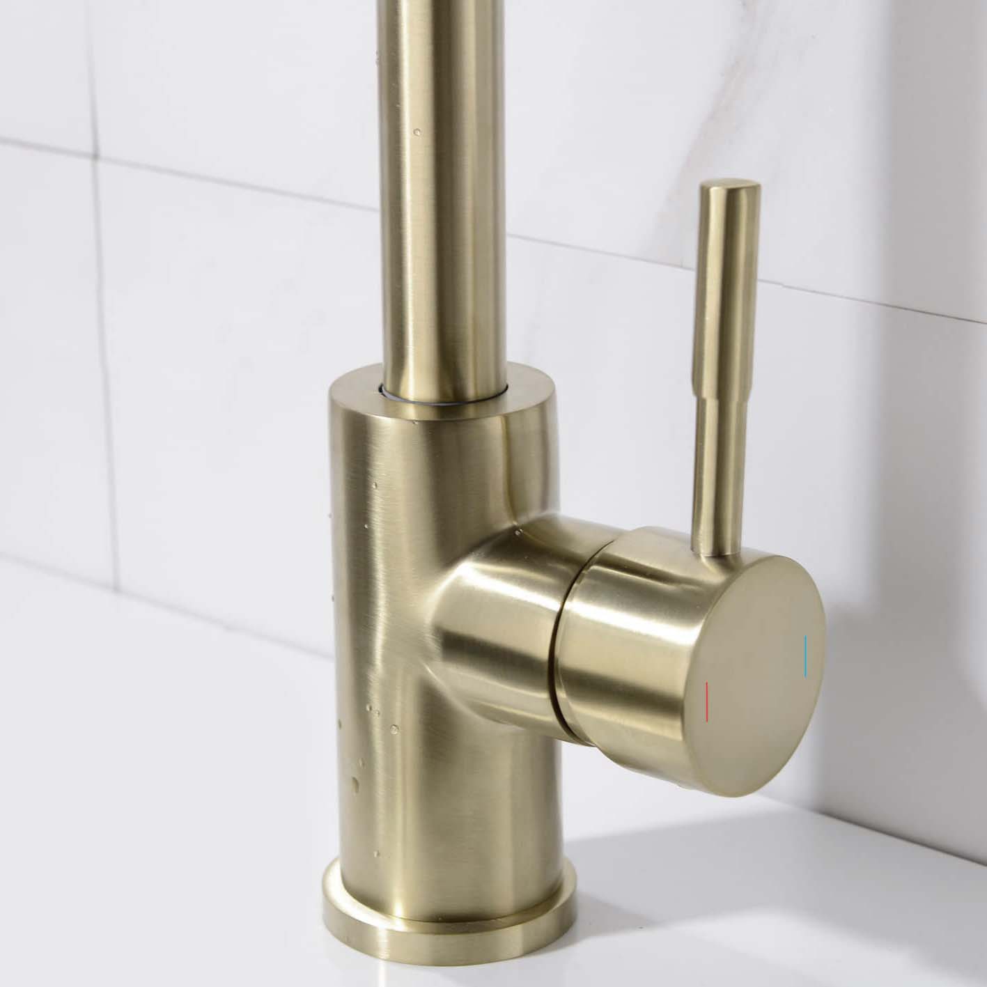 Victoria Brushed Brass Kitchen Sink Single Lever Mixer Tap With Diffuser And 360 Swivel Spout