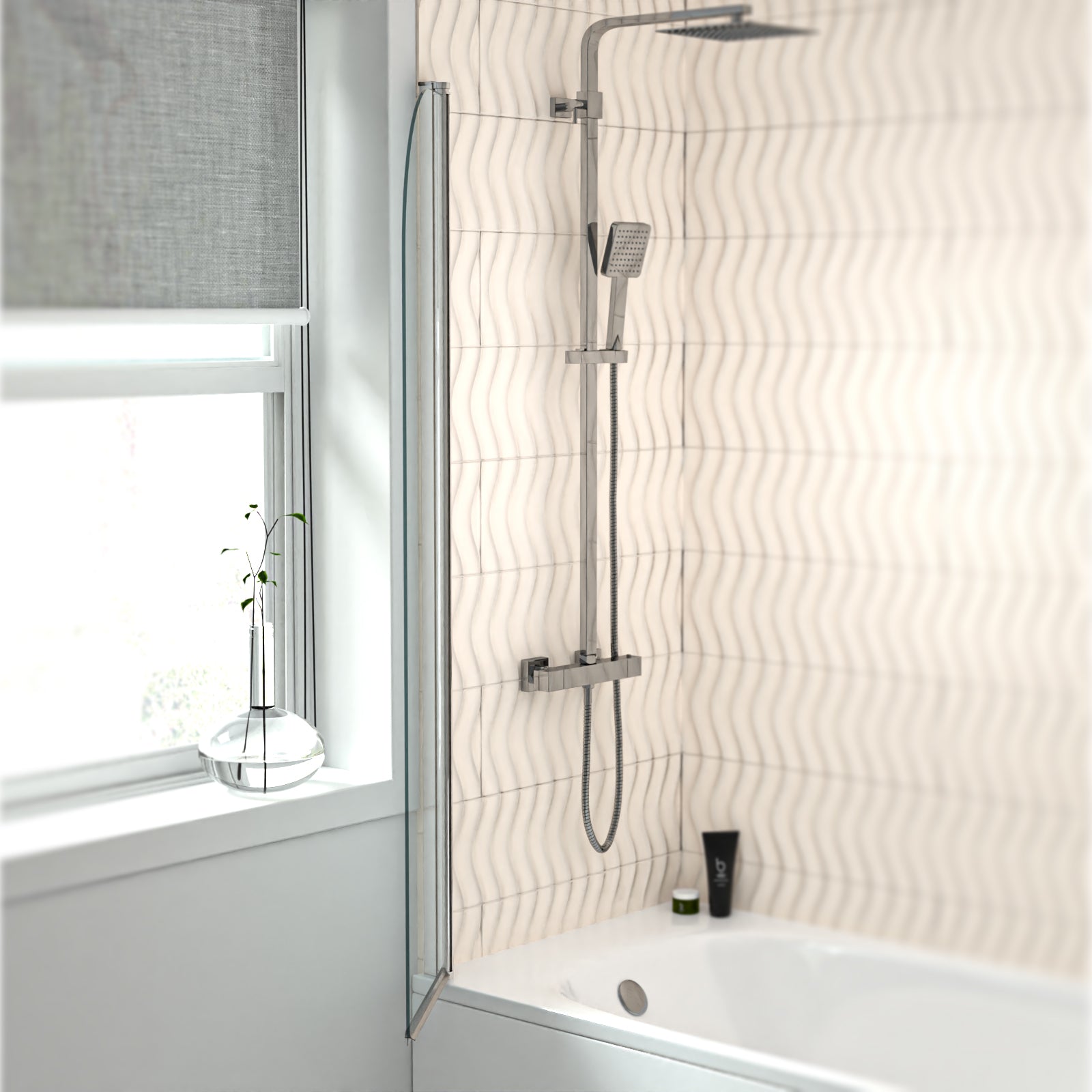 Hinged 400 x 1400mm Bathtub Screen, 5mm Tempered Glass - Aluminium