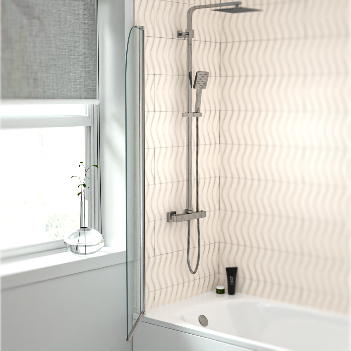 Hinged 500 x 1400mm Bathtub Screen, 5mm Tempered Glass - Aluminium