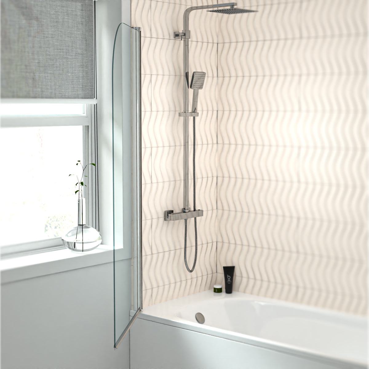 Hinged 700 x 1400mm Bathtub Screen, 5mm Tempered Glass - Aluminium