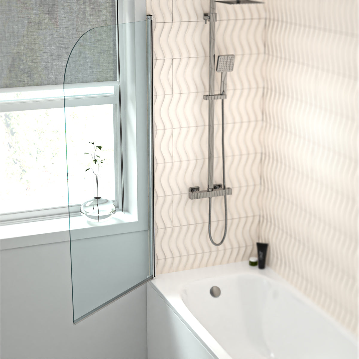 Hinged 700 x 1400mm Bathtub Screen, 5mm Tempered Glass - Aluminium