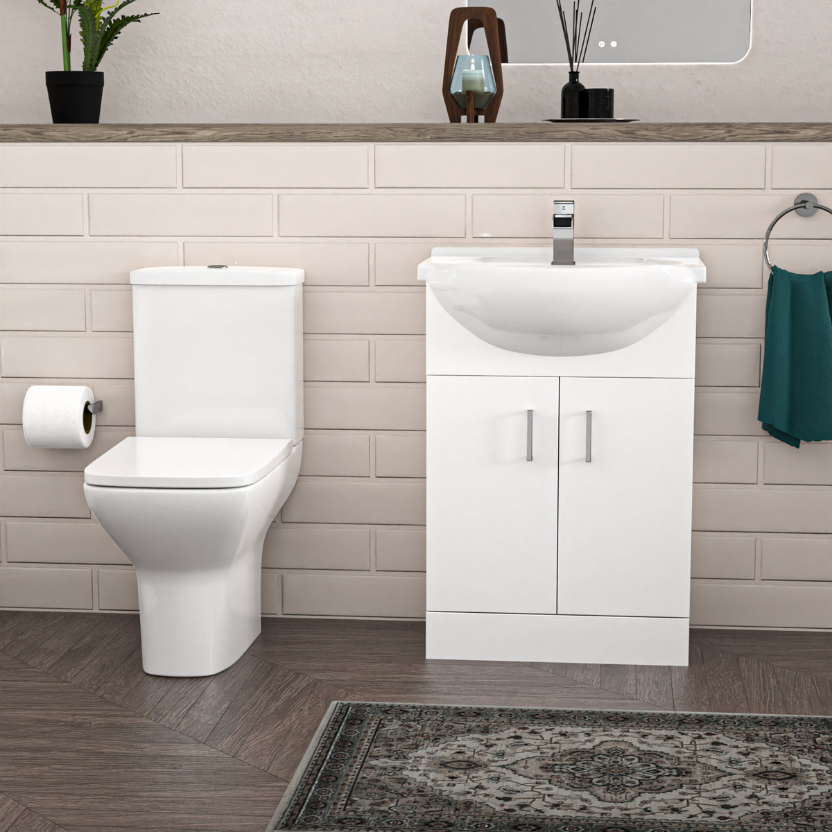 P-Shaped Right Hand Bath Set, Screen, Rimless Toilet, 550mm Freestanding Vanity, Taps & Shower