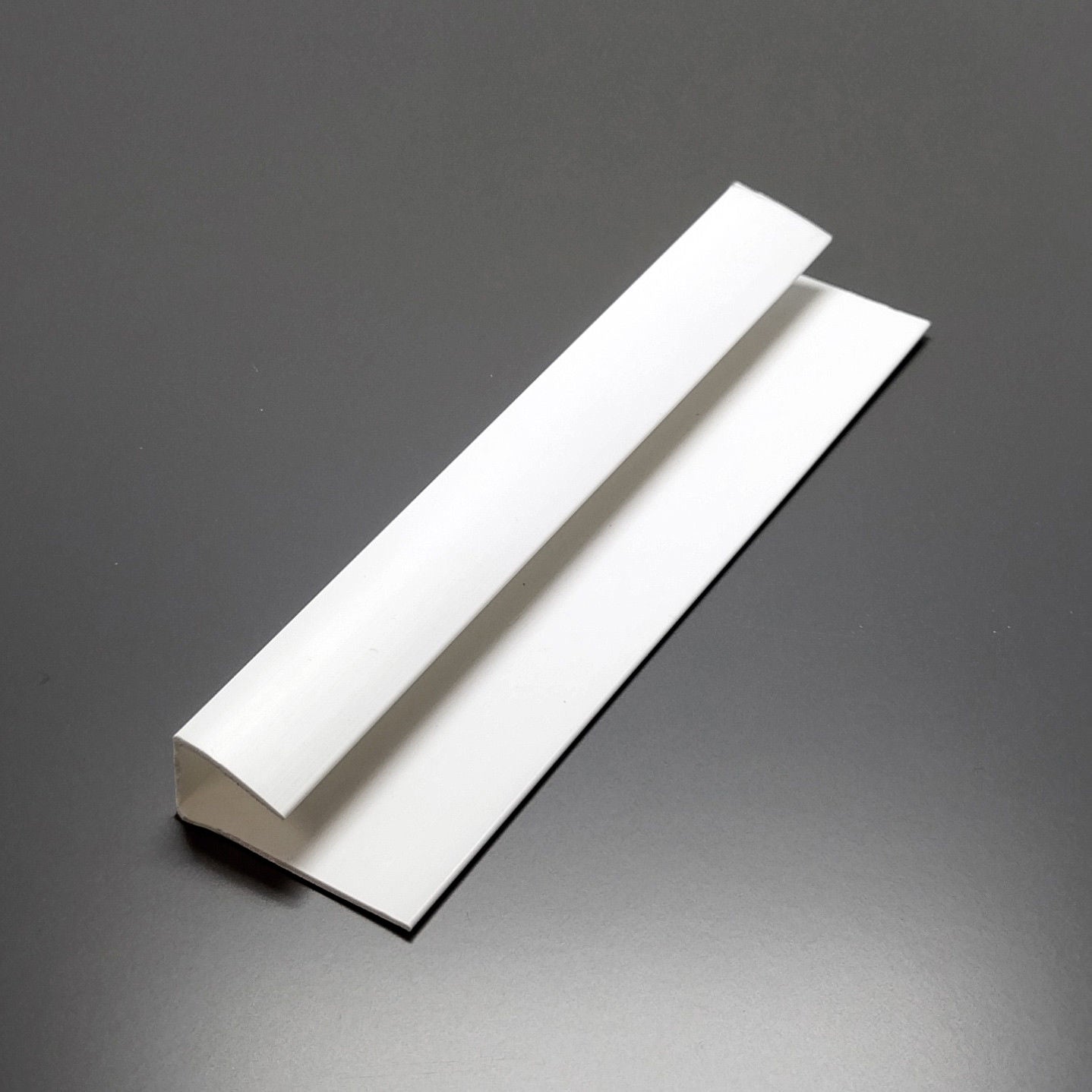 White 2700 mm x 6mm Starter/End Trim Pack of 9 Trims