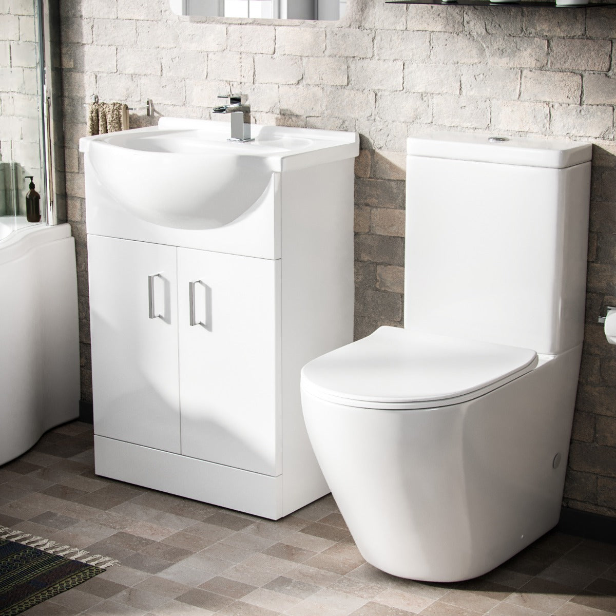 P-Shaped RH Bath 550mm Floor Vanity Unit & Curved Toilet Suite