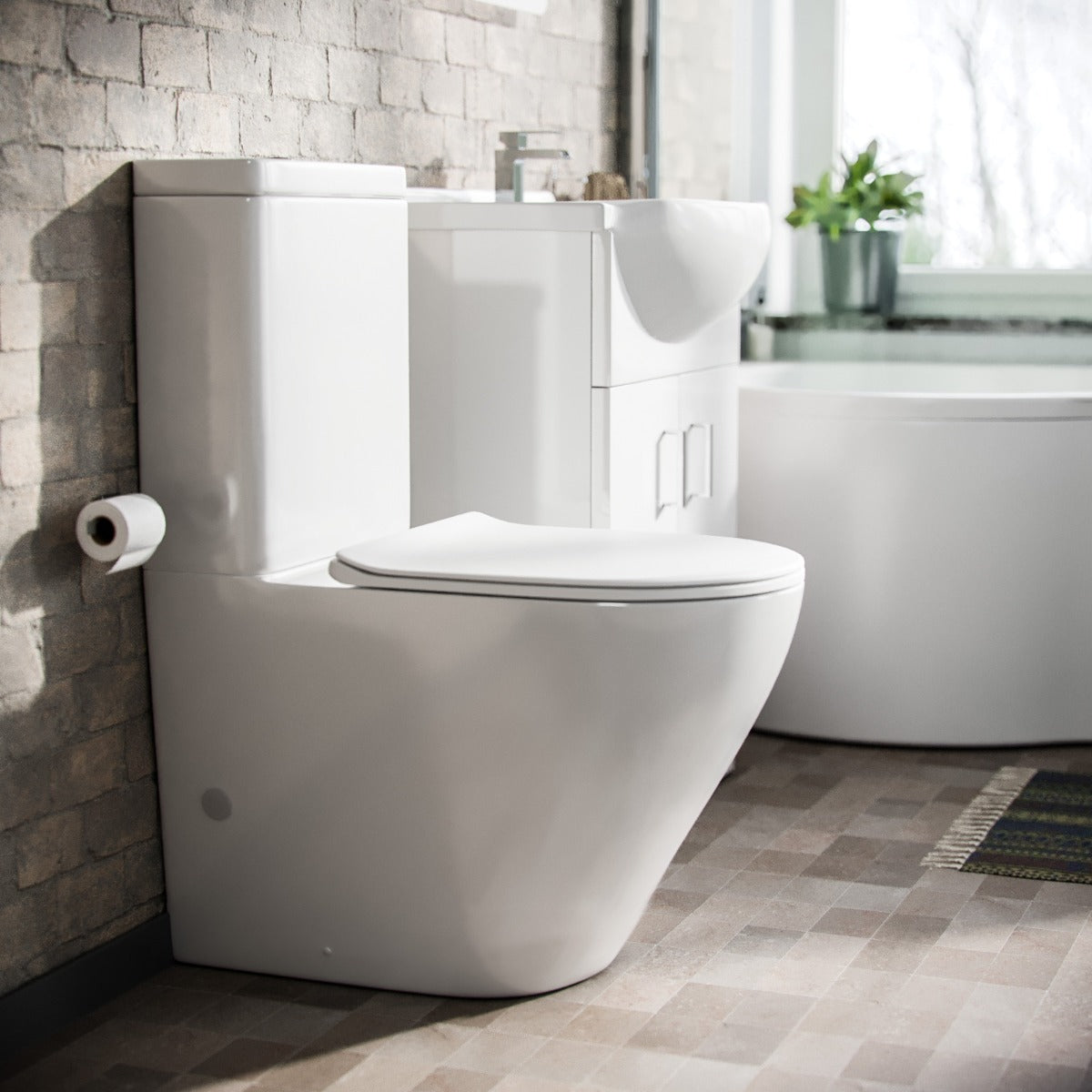 P-Shaped LH Bath 550mm Floor Vanity Unit & Curved Toilet Suite