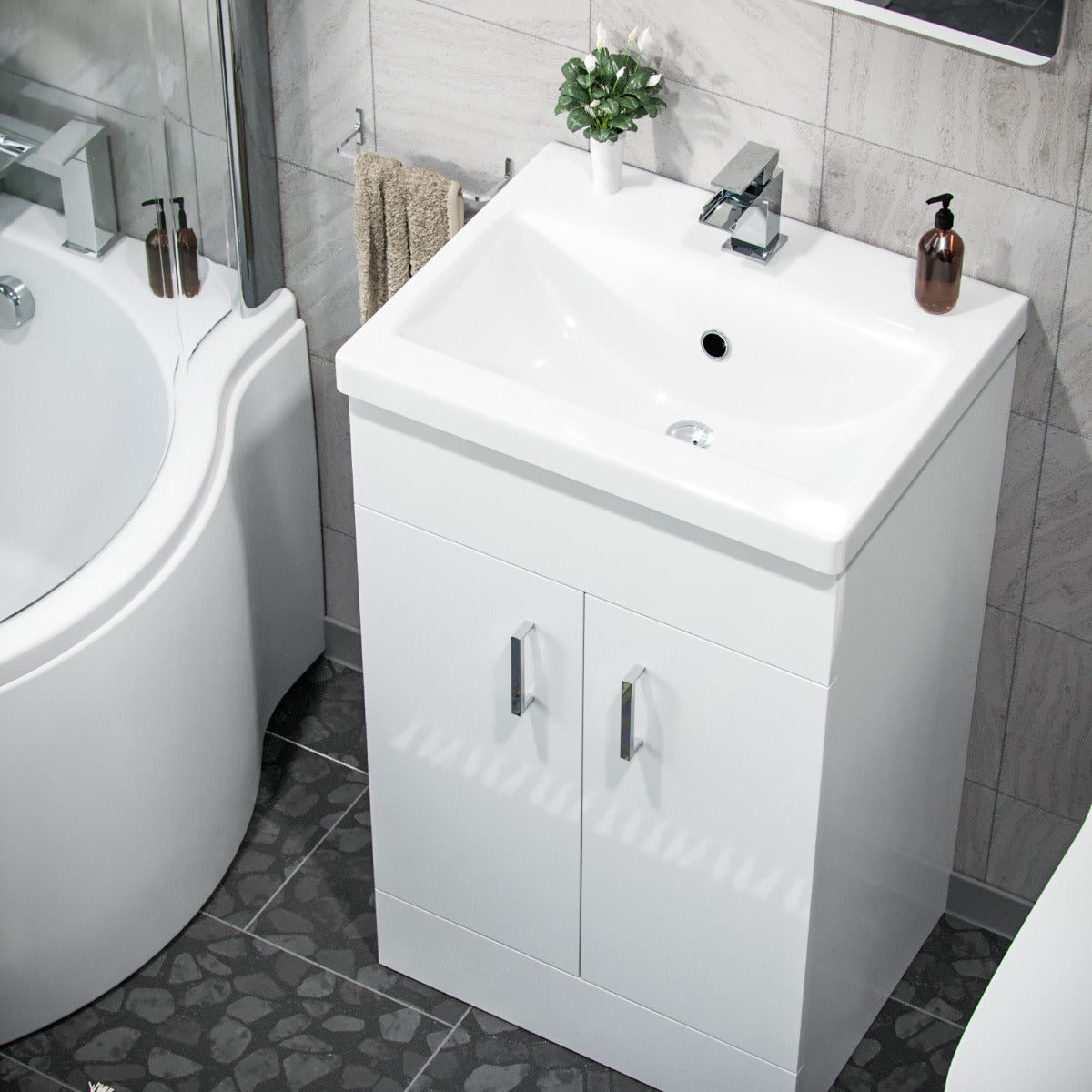 P-Shaped RH Bath 500mm Floor Vanity Unit & Close Coupled Toilet Suite