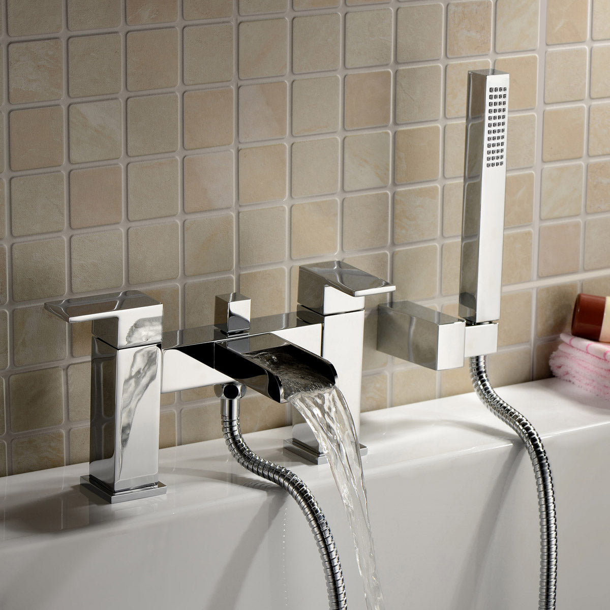 Senore White 1700mm P-Shaped Bath and Screen Basin Flat Pack Vanity Unit Close Coupled Toilet Mono and Shower Mixer Taps & Wastes