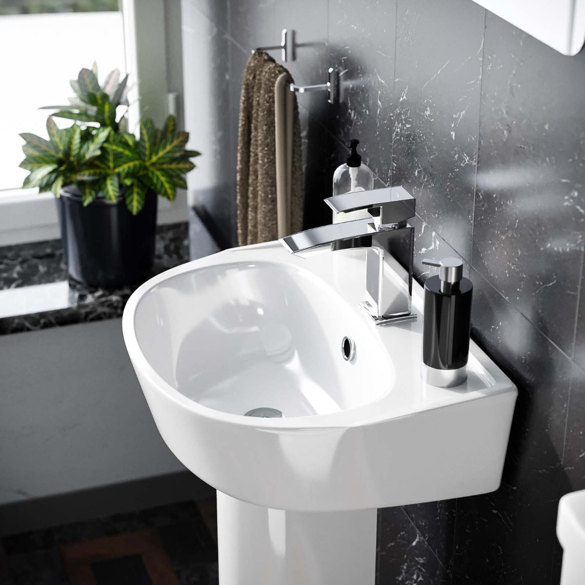 Rimless Toilet with 570 mm Full Pedestal Basin